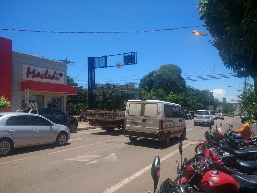 Semáforos do centro completam cinco dias sem funcionamento