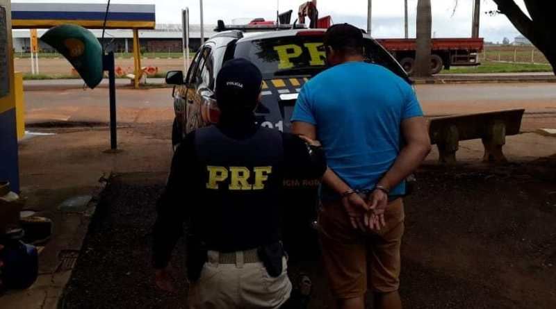 Motorista sem CNH e procurado pela justiça por roubo de carga é preso pela PRF