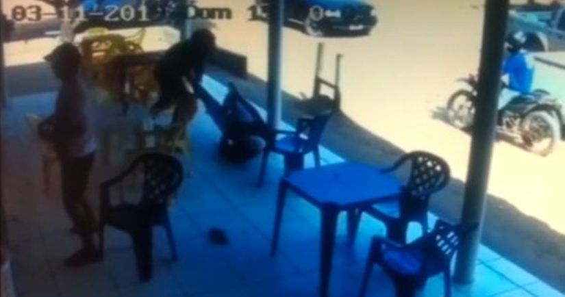 Homem sofre tentativa de homicídio com golpes de facão e PM atira no suspeito