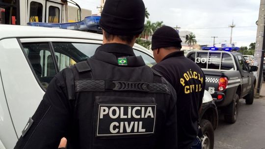 Suspeito de feminicídio e tentativa de homicídio é preso ao se apresentar em delegacia