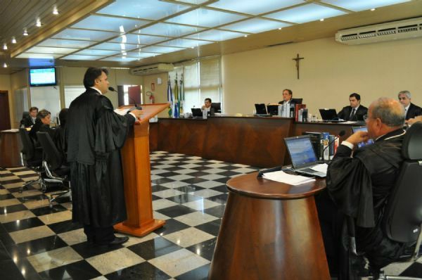 TRE prepara força-tarefa no sábado para julgar registro de candidatos