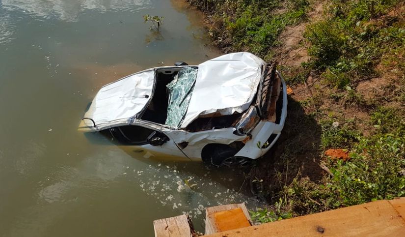 Polícia encontra caminhonete de empresário desaparecido em rio e bombeiros fazem busca