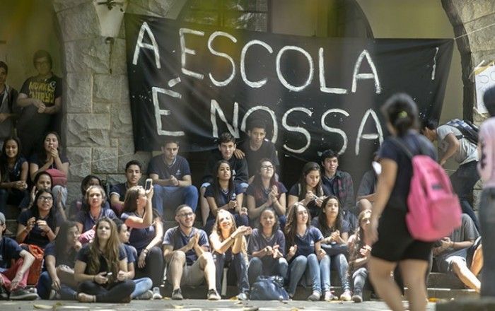 Estudantes do DF ocupam escolas em protesto contra medidas na Educação