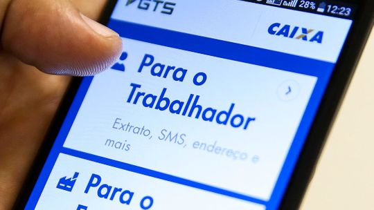 Trabalhadores já podem optar pelo saque-aniversário do FGTS