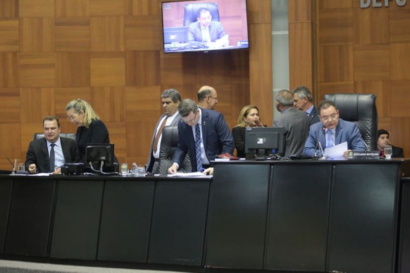 Servidores públicos irão contribuir com 14% do salário para a previdência social