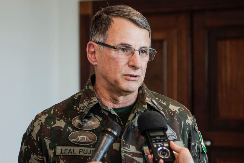 'Ninguém quer confusão lá', diz comandante do Exército sobre crise na Venezuela