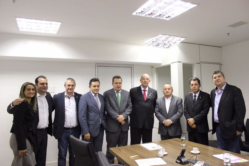 Taques e Max Russi apresentam "Pró-família" para ministro