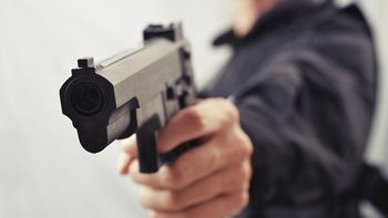 Homem tem o caminhão roubado ao parar para descansar