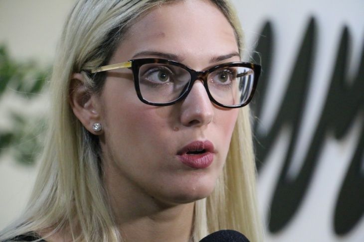 Janaína sugere colocar “uma pedra” no VLT e vender vagões