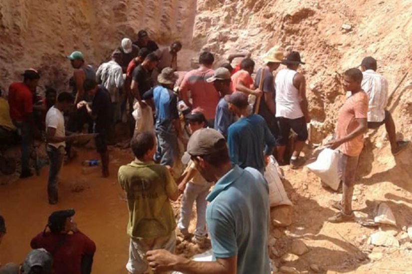 Nova “Serra Pelada" em MT atrai milhares de garimpeiros 