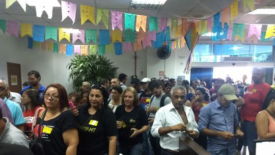 Trabalhadores da educação lotam galeria da AL para audiência que trata sobre a greve