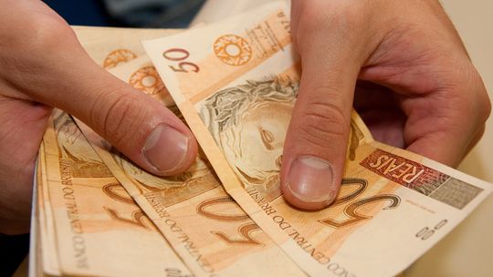 Nascidos em maio e junho recebem benefício do PIS a partir de hoje