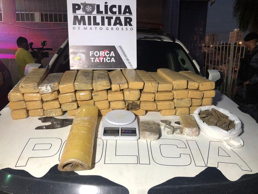 Acusado de roubar farmácia e namorada são presos com 51 tabletes de maconha 