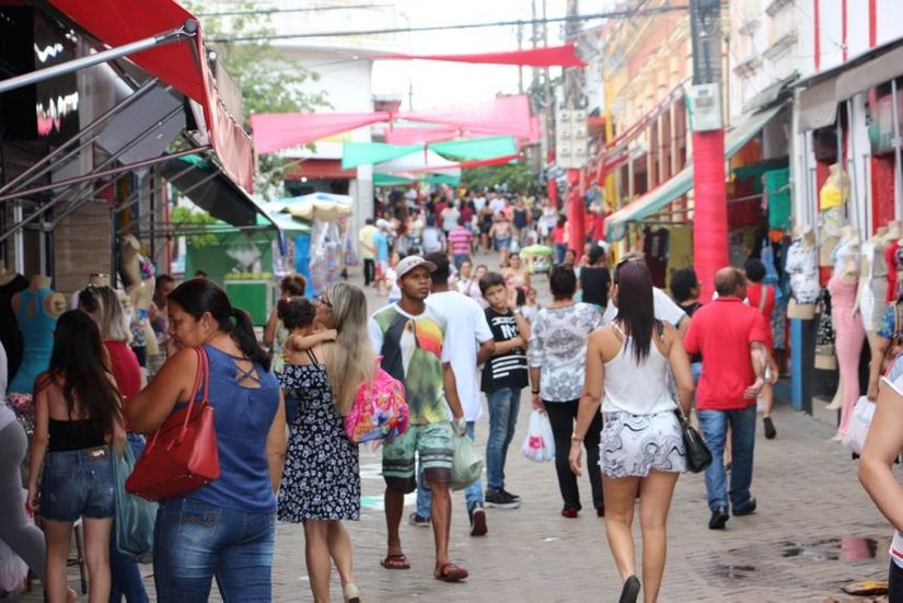 De luzes festivas a malas de viagem, Natal aquece comércio em Cuiabá
