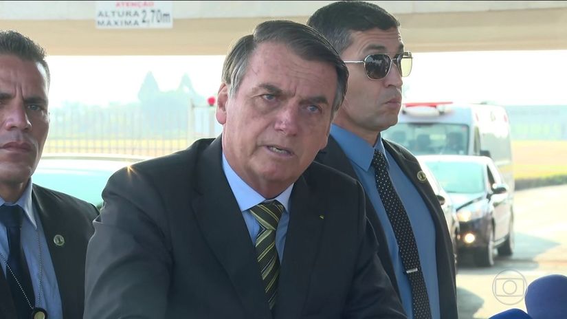 Bolsonaro diz que queimadas podem ser causadas por fazendeiros, mas 'a maior suspeita vem de ONGs'