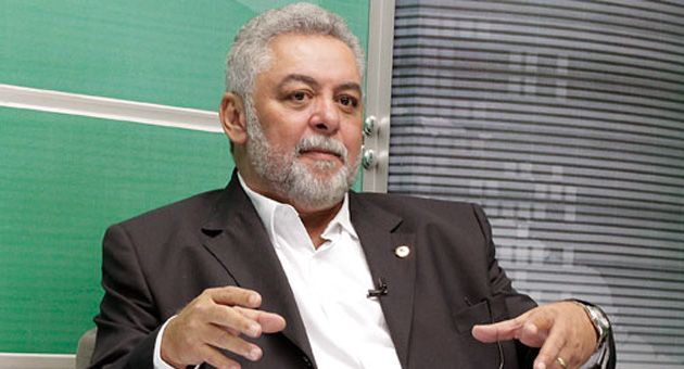 Falsa desistência de Percival circula na rede. Site vítima de montagem promete ir à Justiça