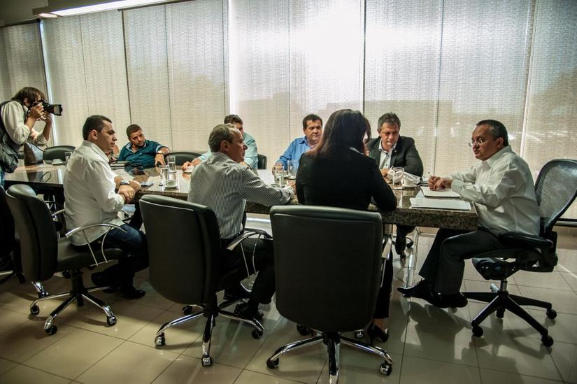 Pedro Taques recebe prefeitos da Região Norte