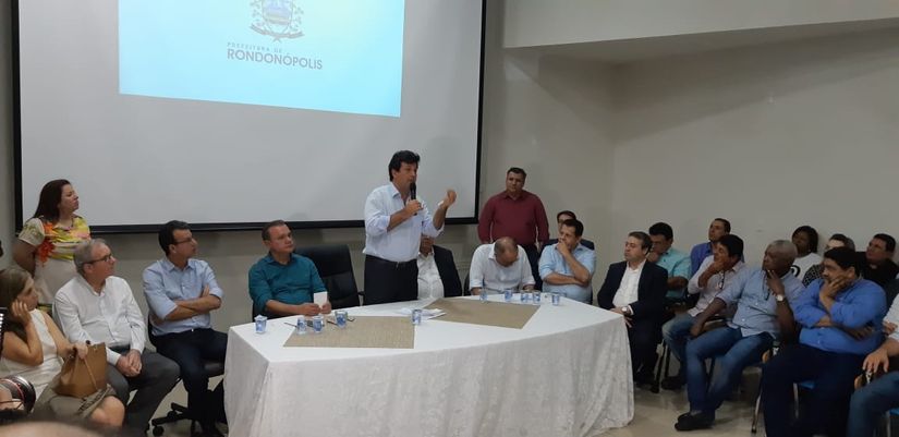Ministro anuncia que vacinas serão liberadas de forma gradativa
