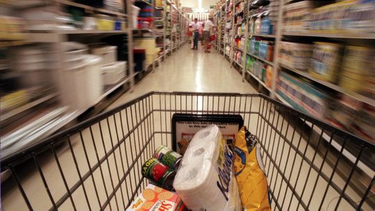 Confiança do Consumidor sobe e atinge maior nível desde dezembro de 2014