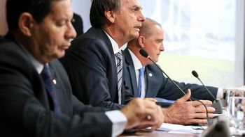 Bolsonaro propõe idade mínima de 62 anos para homem e 57 para mulher