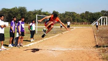 Mais de 150 alunos participam dos Jogos Escolares Municipais de Atletismo