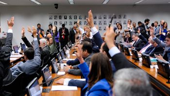 CCJ aprova relatório pela inadmissibilidade de denúncia contra Temer
