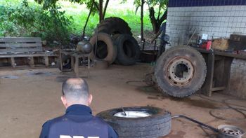 PRF apreende 144 tabletes de pasta base de cocaína em pneu de estepe