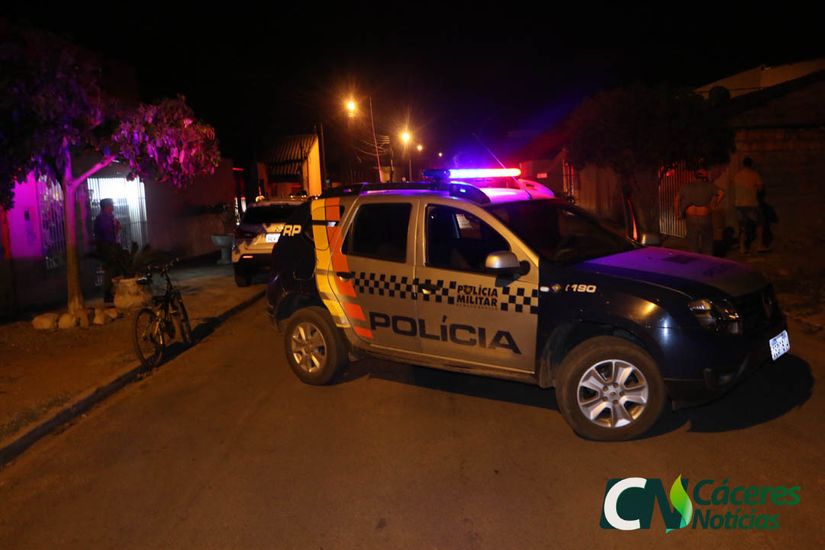 Homem é executado com tiros na cabeça dentro de carro