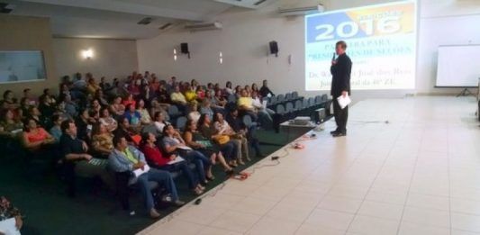 Juiz eleitoral ministra palestra a mesários em Rondonópolis