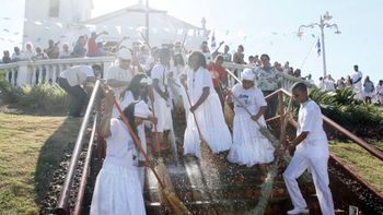 Lavagem da Escadaria une religiões em celebração ecumênica em prol da tolerância