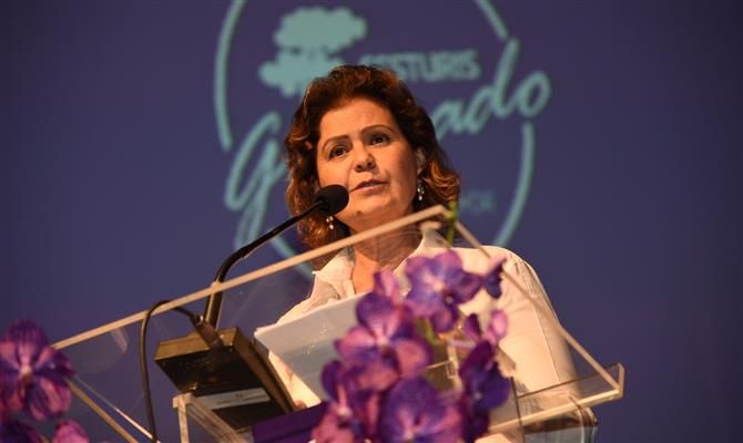 Teté Bezerra não resiste a Bolsonaro e sai da Embratur