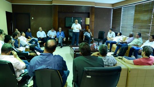 Prefeito de Rondonópolis recebe vereadores para discutir taxa do lixo