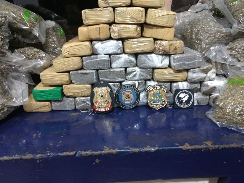 PRF e PF apreendem adolescentes com 40kg de maconha em caminhão na BR-163