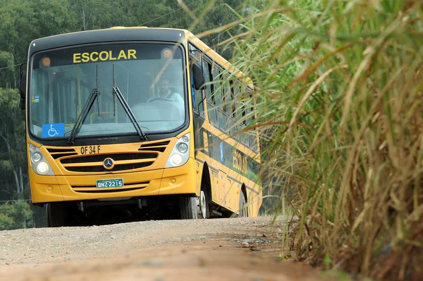 Prefeitura afirma que não tem débito com cooperativa de transporte escolar