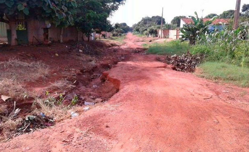 Moradores do Parque Universitário clamam por visita das máquinas da Coder