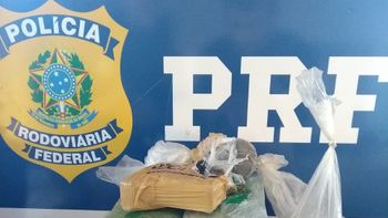Garota é flagrada com drogas nas bagagens em ação conjunta