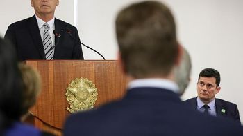 Sem Caixa 2, Bolsonaro assina Projeto de Lei Anticrime