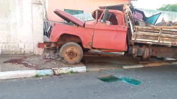 Sem CNH, caminhoneiro é agredido após atropelar duas crianças