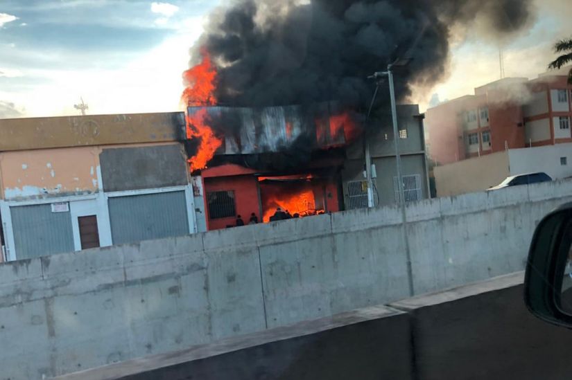 Faísca de solda, provoca incêndio que destruiu loja de estofado de automóveis
