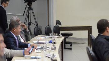 Secretárias não cumprem convocação da Câmara