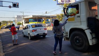 Professores em greve fazem pit stops em vários pontos de Rondonópolis
