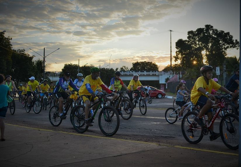 Detran e CDL levaram ciclistas paras as ruas de Rondonópolis neste domingo