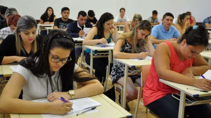 Pelo segundo ano, projeto pretende ajudar mães que querem fazer o Enem