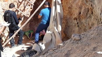 Mulher morre ao cair em buraco de garimpo quando levava marmita para marido
