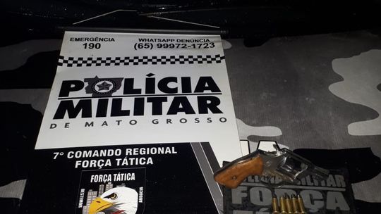 Bandidos fazem jovem e adolescente de reféns dentro de motel após roubo de caminhonete