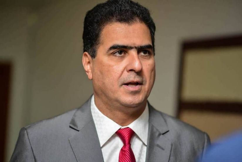 Emanuel age para tornar governador refém da AL
