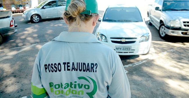 Devido problemas com estacionamento rotativo, moradores estão evitando o centro