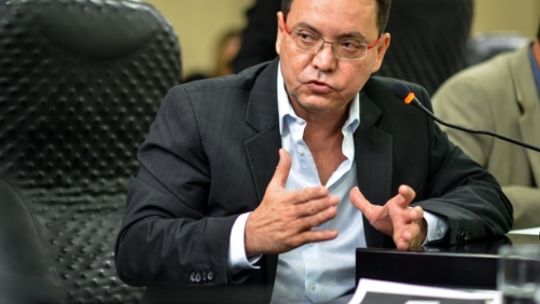 Botelho anuncia emenda para pavimentação urbana em Jangada