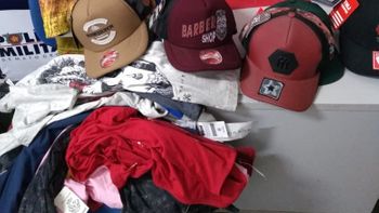 Criminosos abrem buraco na parede de loja durante furto e dois são presos pela PM 