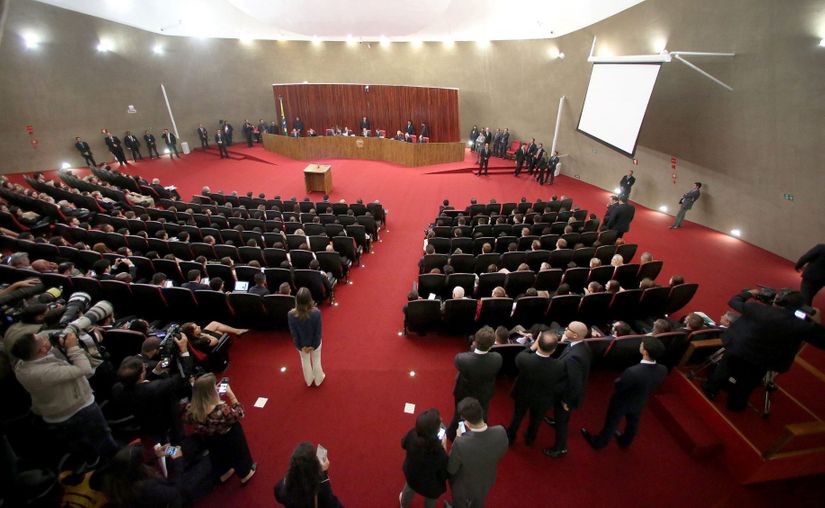 TSE deve encerrar hoje julgamento do pedido de cassação da chapa Dilma-Temer